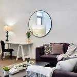 Spacious 2Br Near Westfield Newmarket