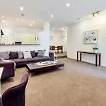 Spacious 2Br Near Westfield Newmarket